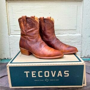 Women's the Page Tecova boots in the color scotch goat￼